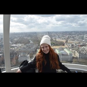 Meet your Posher, Claire